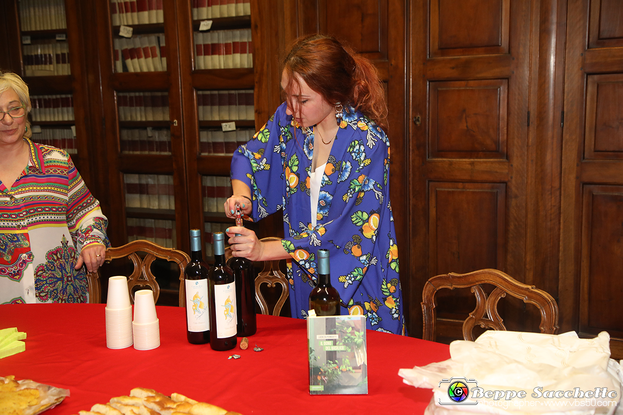 VBS_1387 - Presentazione libro 'Il dono del basilico' di Lucrezia Pernigotti.jpg